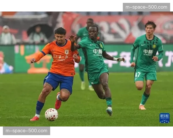 【2026年4月中超联赛反击效率与攻防转换速度·赛中·通讯场边视角：记者观察，成都蓉城替补席设有专员统计对方由守转攻耗时