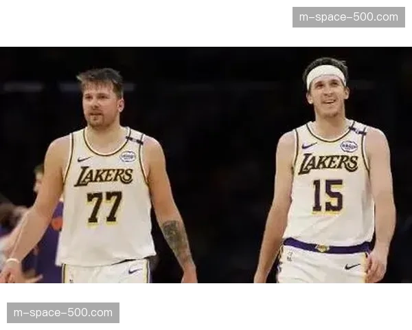 湖人后场双核卢卡·东契奇和奥斯汀·里夫斯确诊重伤，双双常规赛报销
